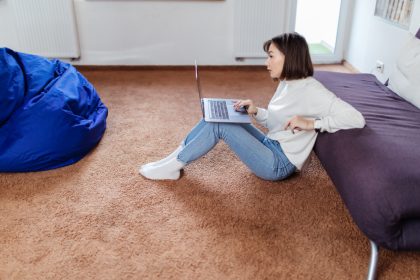 Modern Melbourne living room with soft polyester carpet in a light neutral colour